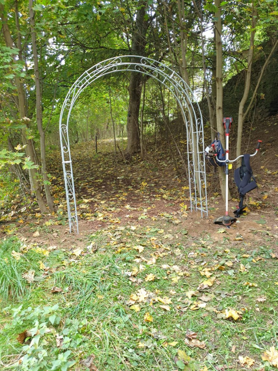 ...der untere Torbogen steht (fest)!