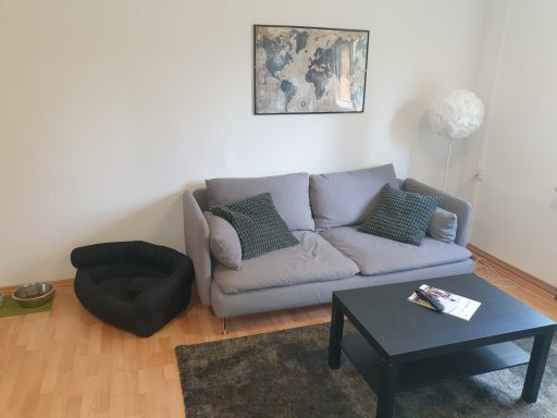Wohnzimmer und Hundeplatz